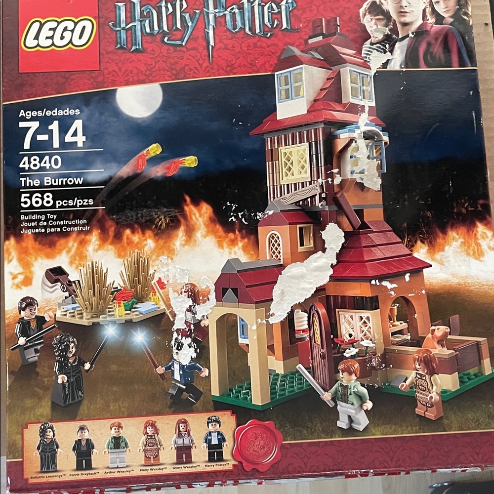 Lego Retired Harry Potter The Burrow House with Red and Brown Roof